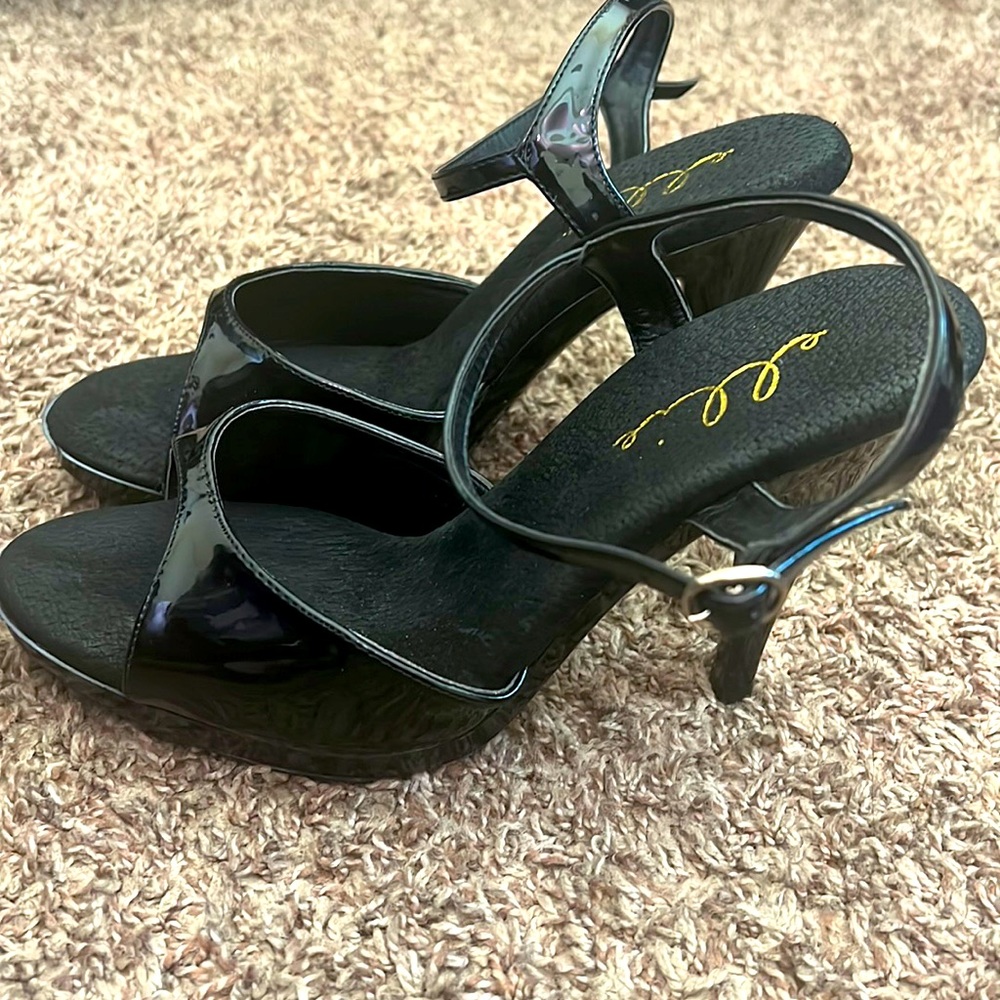 Cute Y2K 90s cocktail heels